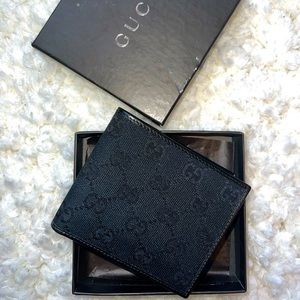 *HOLIDAY SALE* Gucci Signature Bifold Wallet - vintage unused